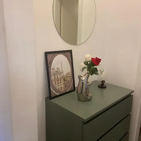 Apartment Art & Design - Center *